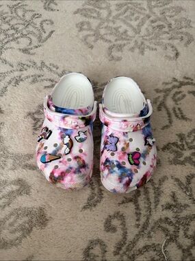 Crocs Tie-Dye Clog Shoes with Charms - Pink/Blue/White